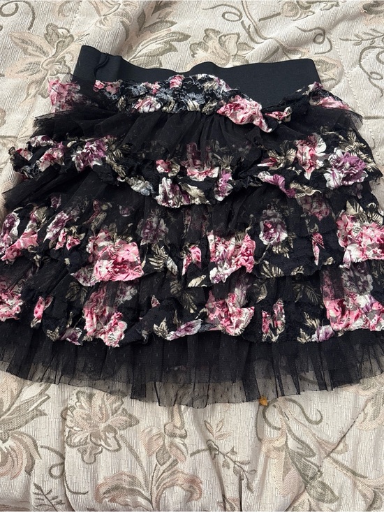 Forever 21 Dresses & Skirts - Forever 21 Black Floral Ruffled Skater Skirt
